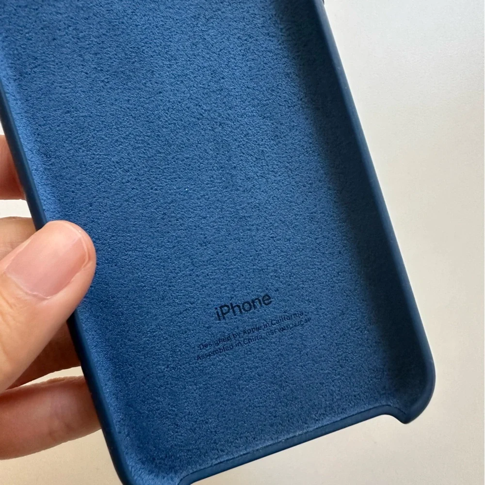 EUC - Apple Blue Navy iPhone Silicone Case